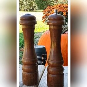 Vintage Set Olde Thompson Wooden Pepper Mill & Salt Shaker